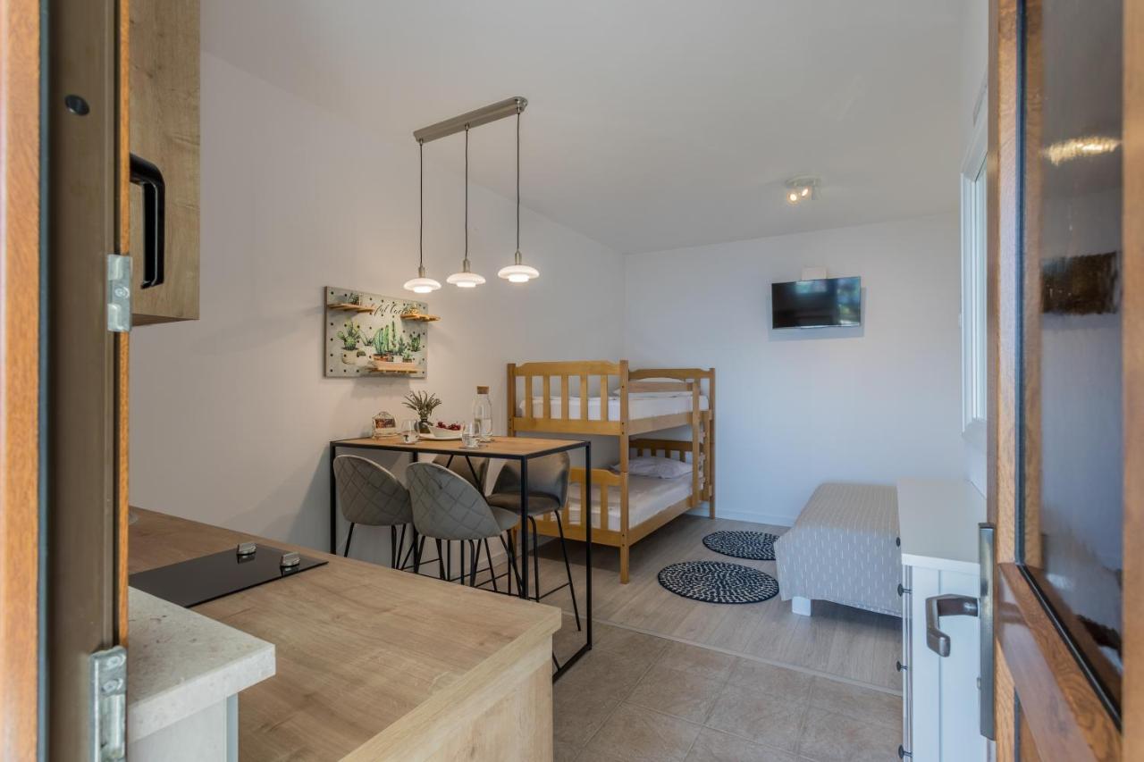 Apartments Drago Kovacic オミシュ エクステリア 写真